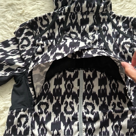 Lululemon Jacket Run Willpower 1/2 Zip Hooded Pullover Windbreaker Ikat 4 - Picture 6 of 12